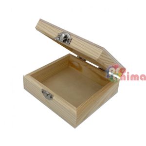 Дървена кутия със закопчалка 10 cm x 10 cm x 4 cm натурална