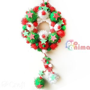 Помпони в бяло, зелено, червено с металически ефект